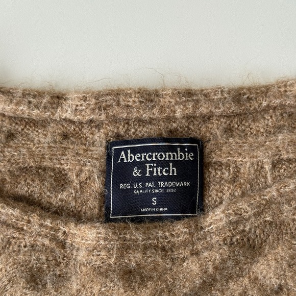 Abercrombie & Fitch Women's Beige Chunky Cable Knit Sweater Size Small - Picture 3 of 6